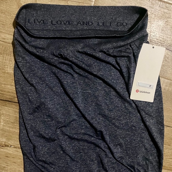 Lulu lemon boulevard bliss skirt - Picture 3 of 3